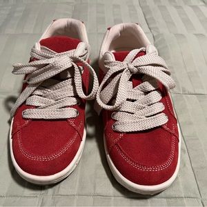 Simple shoes. OS-suede. Size 4.5 men’s/ 6.5 women’s.